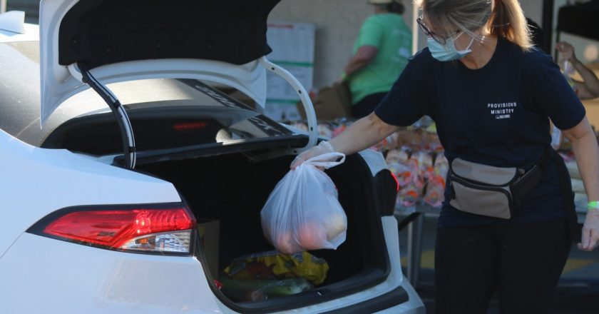 Cientos de Familias de San Diego Recibirán Comestibles Muy Necesarios en Rock Church San Marcos, City Heights y East County Monthly Food Distributions