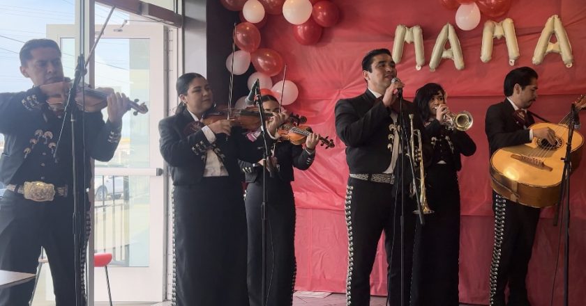 LA CONEXION: San Ysidro McDonald’s Manager Honored with Mariachi and Flowers for Mother’s Day