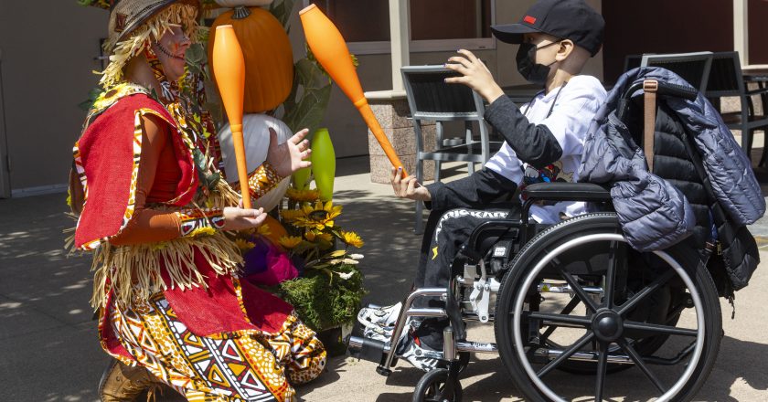 San Diego Zoo Wildlife Alliance Ofrece a las Familias un Adelanto del Entretenimiento de Temporada y Organiza un Jamboree de Inicio Gratuito para Niños en Ronald McDonald House Charities® de San Diego