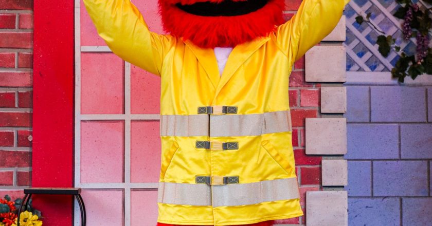 Sesame Place San Diego Celebrates First Responders with Free Admission during Super Grover’s Everyday Heroes Weekends in January