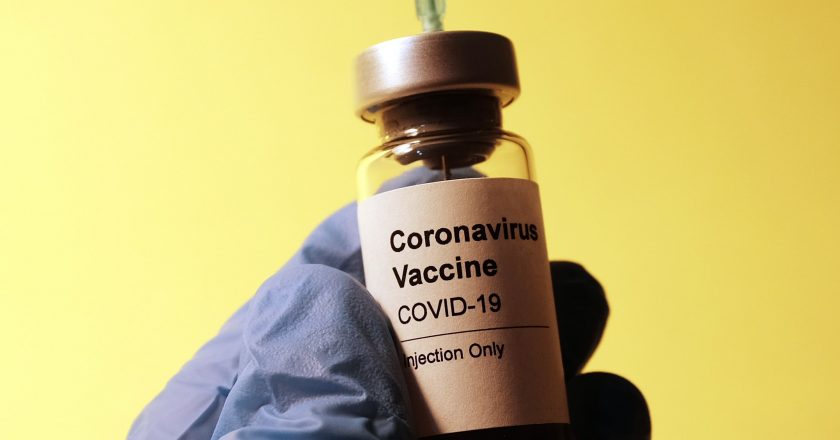 El Epidemiólogo del Estado de California Emite Actualización Sobre la Vacuna MODERNA COVID-19