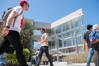 Palomar College Abre el Semestre de Otoño con un Mayor número de Estudiantes que Asisten en el Sitio