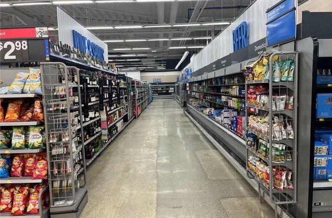 Reapertura del Oceanside Walmart Neighborhood Market Remodelado con Mejoras Centradas en el Cliente y Donación de $1,000 a una Organización Local de Salud Mental