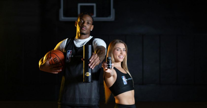 LA CONEXION: Aroma de Juego: La Nueva Colección de la NBA de Aroma360 Llega a Fashion Valley Mall