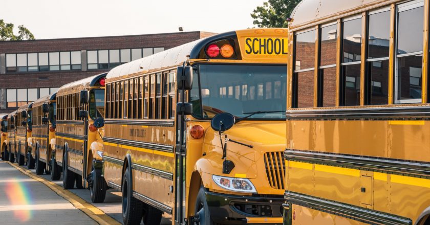 SDCCU “Stuff the Bus” Está Recaudando Donaciones Monetarias para Suministros de Regreso a la Escuela para los más de 20,000 Estudiantes sin Hogar en el Condado de San Diego