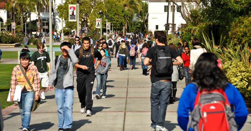 La Fundación San Diego Ofrece $4,5 Millones en Becas a Estudiantes Locales