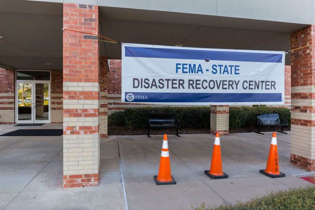 Recordatorio Urgente: Fecha Límite del Viernes para que las Víctimas de Inundaciones Doliciten Ayuda de FEMA
