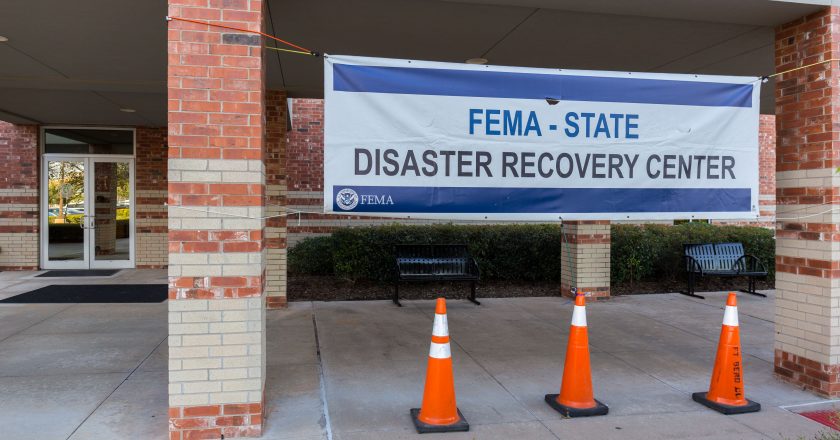 Recordatorio Urgente: Fecha Límite del Viernes para que las Víctimas de Inundaciones Doliciten Ayuda de FEMA